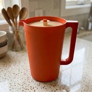 Tupperware Classic Vintage 1 Gallon Pitcher Orange with Off-White Lid Madein USA